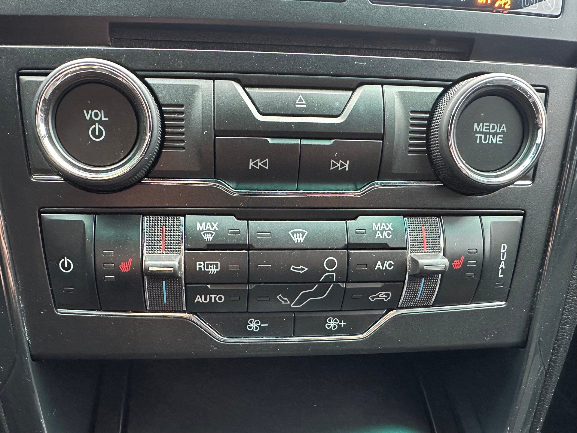 Ford Explorer 2017 - Image 19