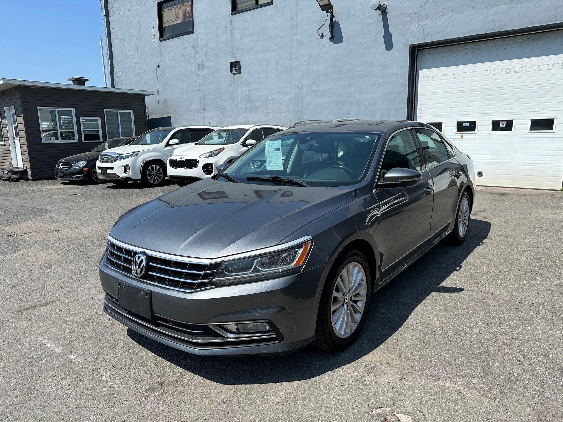 Volkswagen Passat 2017 - Image 2