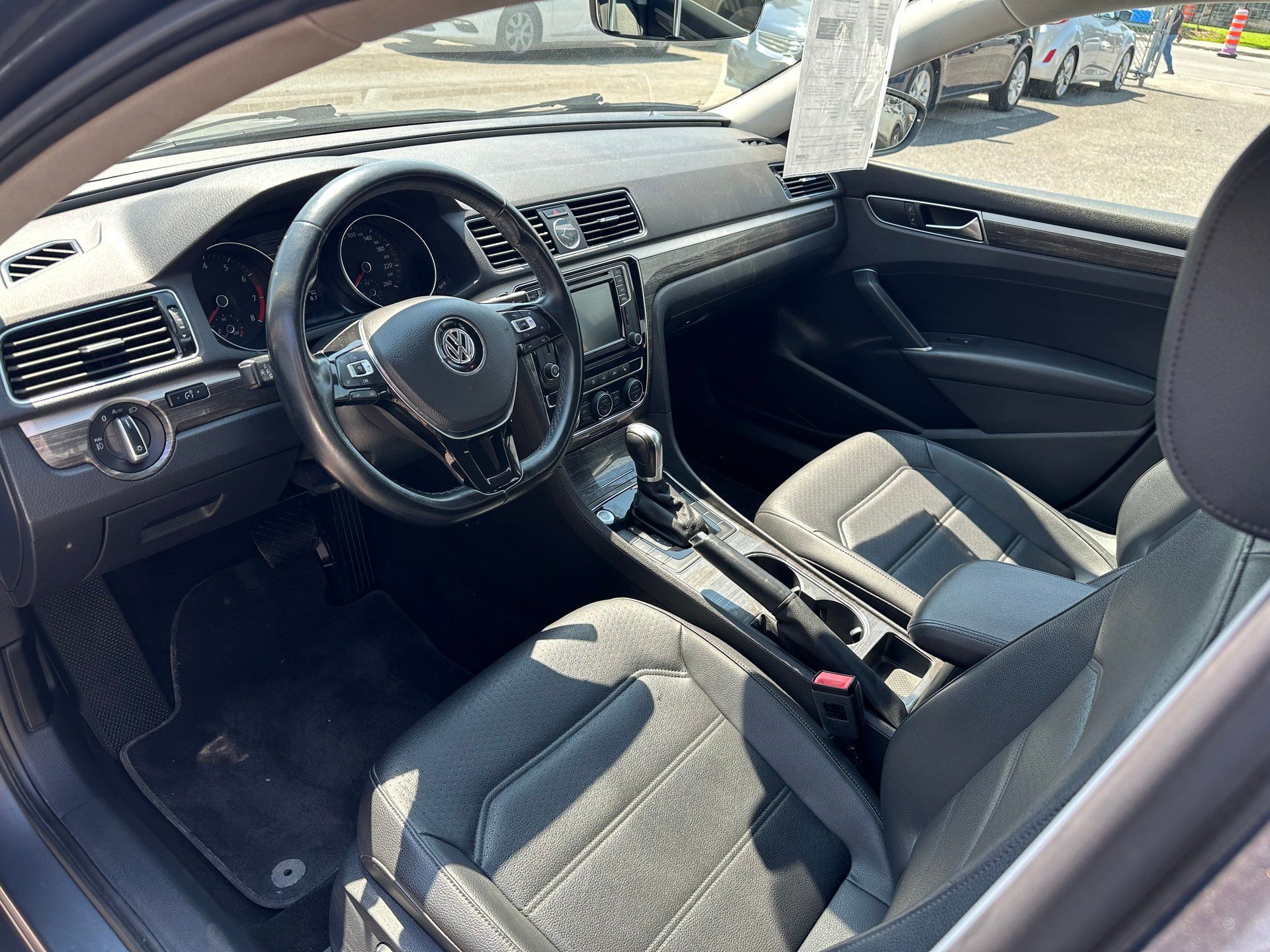 Volkswagen Passat 2017 - Image 15