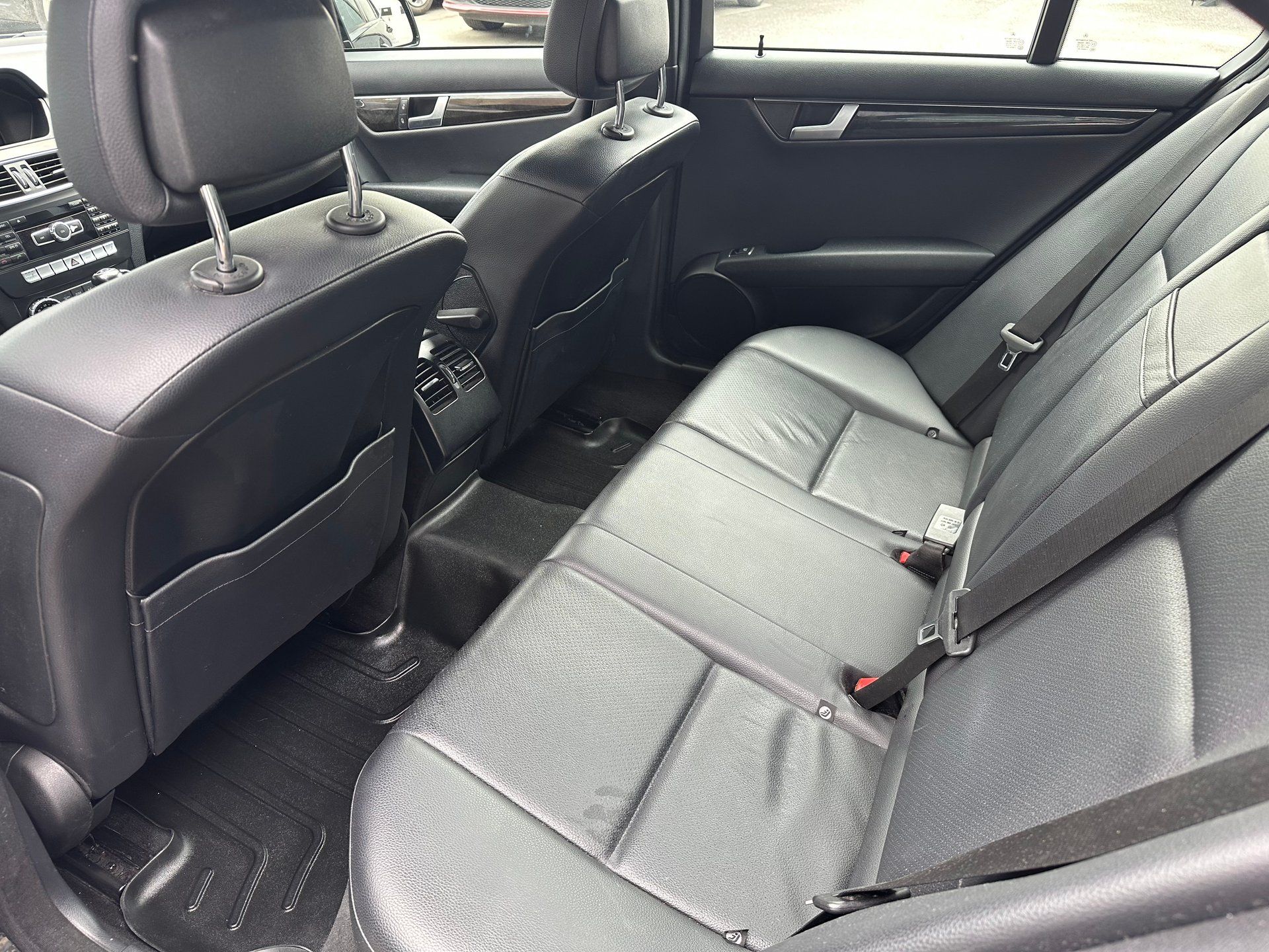 Mercedes-Benz C 300 2014 - Image 13
