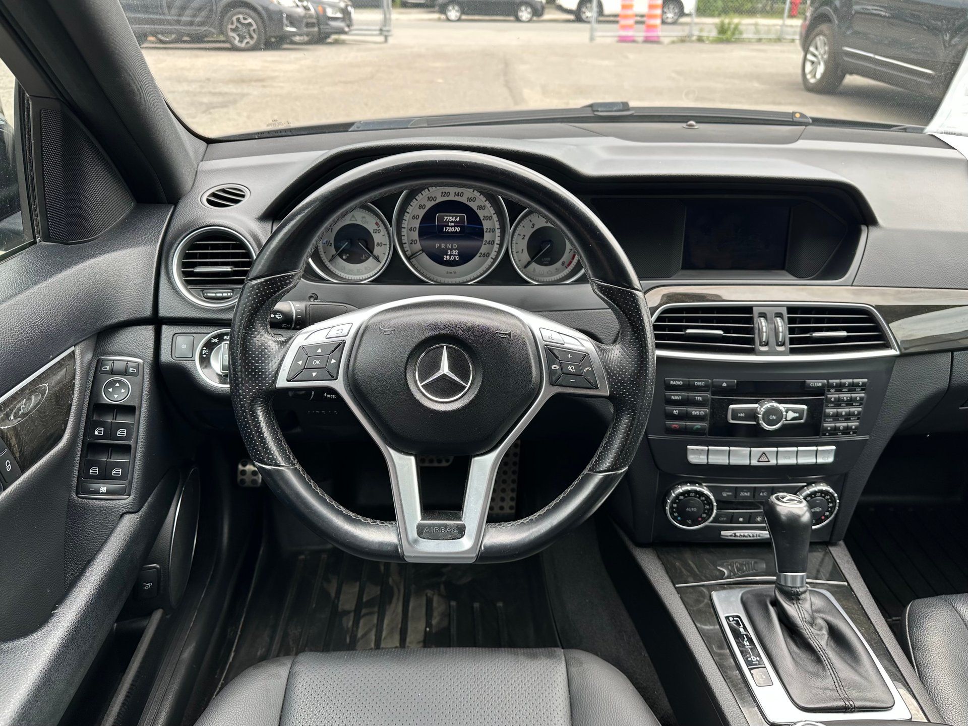 Mercedes-Benz C 300 2014 - Image 18