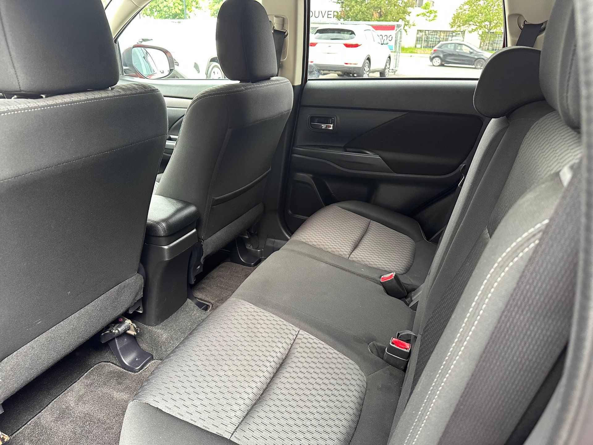 Mitsubishi Outlander 2015 - Image 12
