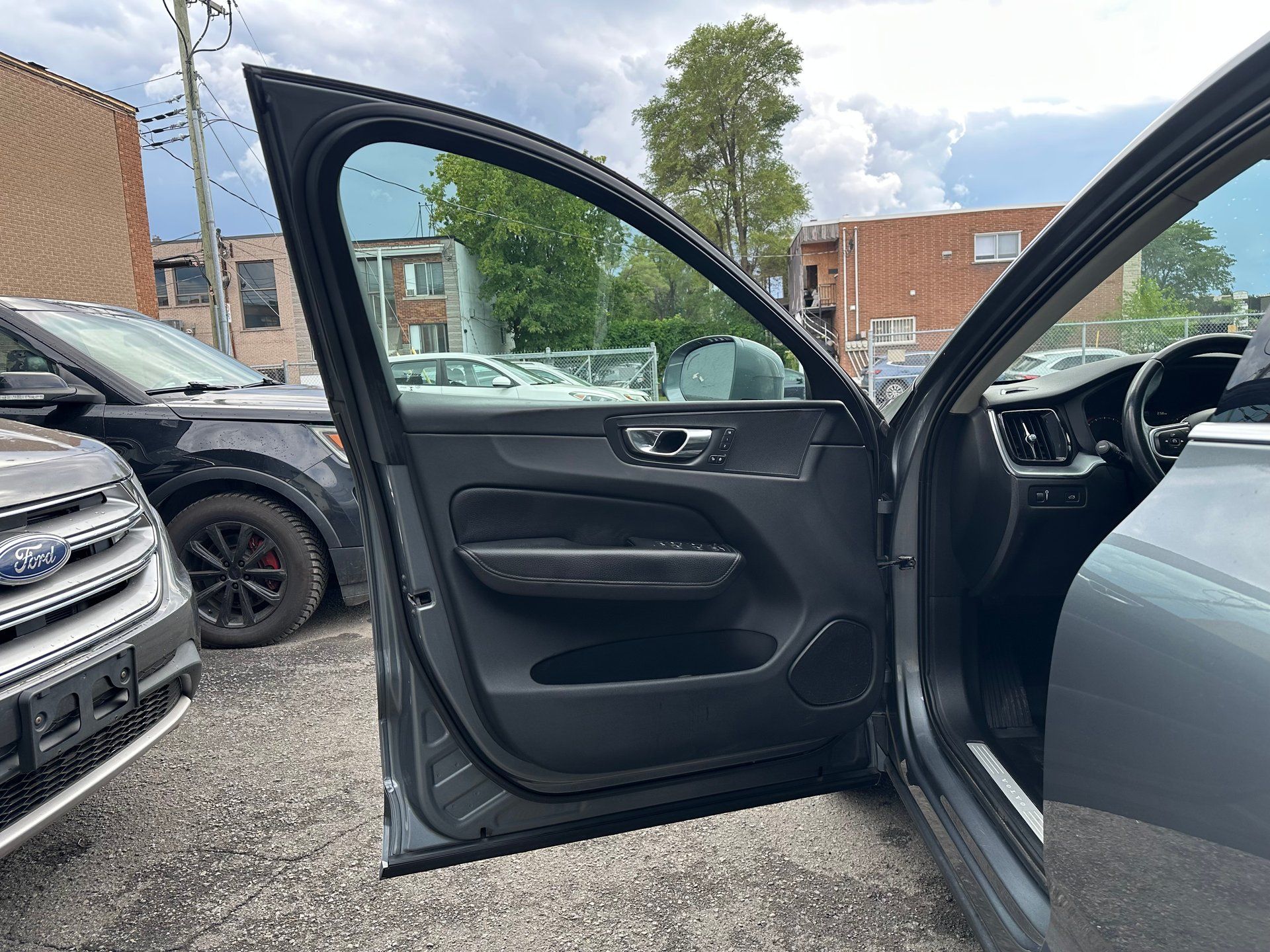 Volvo XC60 2019 - Image 16