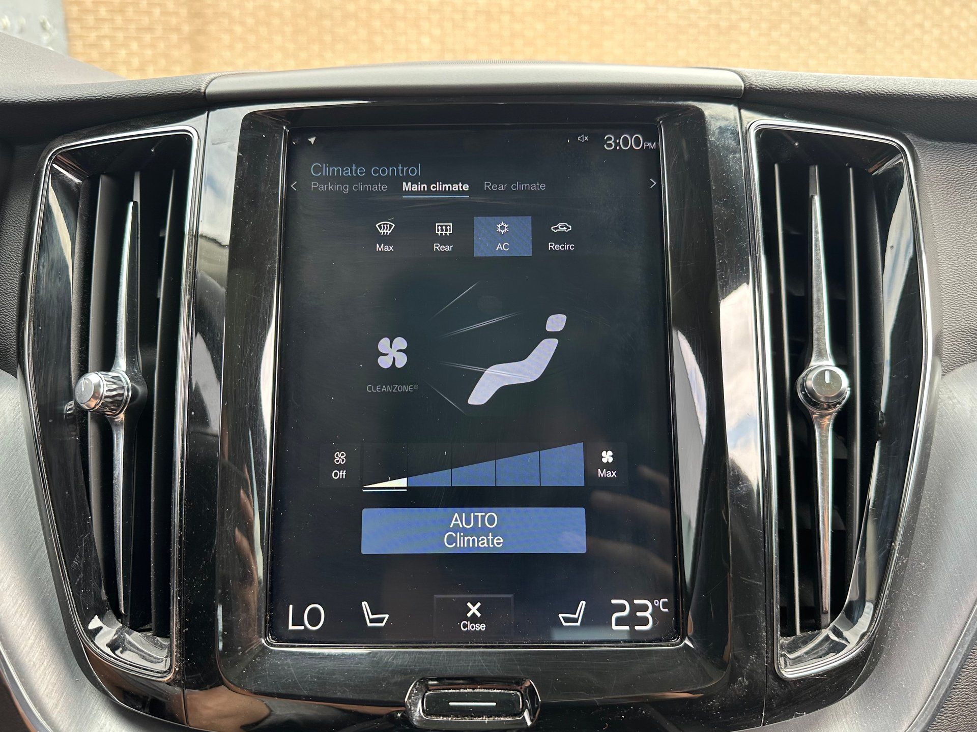Volvo XC60 2019 - Image 19