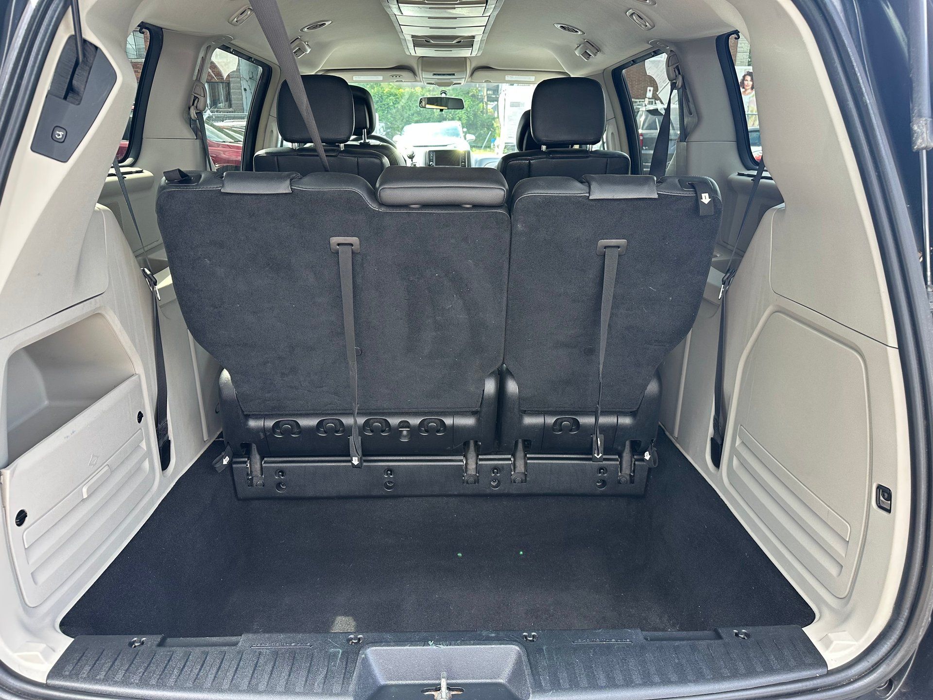 Chrysler Town & Country 2016 - Image 11