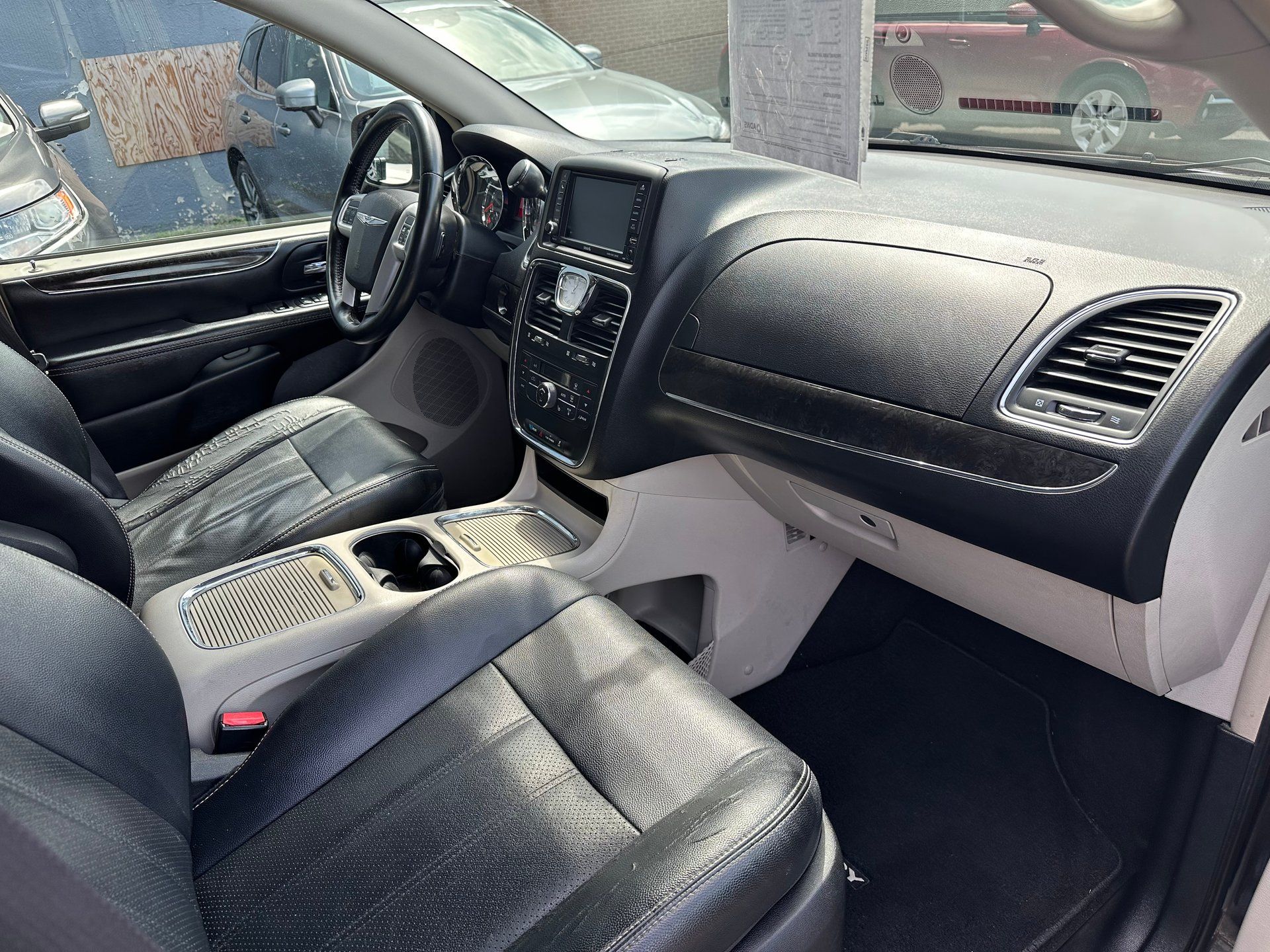 Chrysler Town & Country 2016 - Image 15