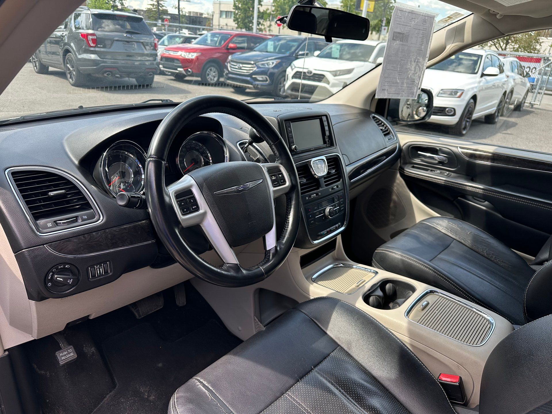 Chrysler Town & Country 2016 - Image 16