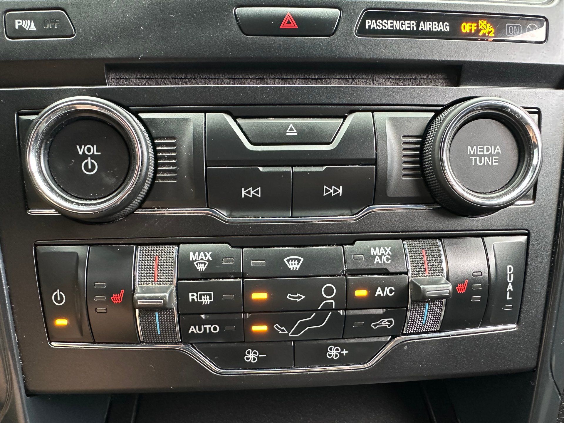 Ford Explorer 2018 - Image 19