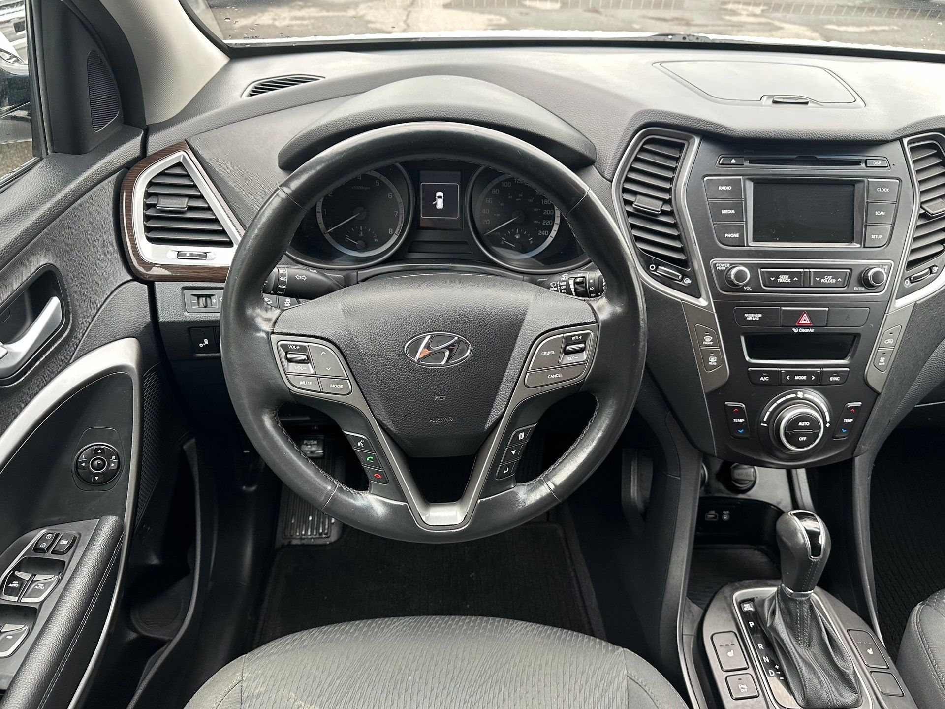 Hyundai Santa Fe XL 2017 - Image 18