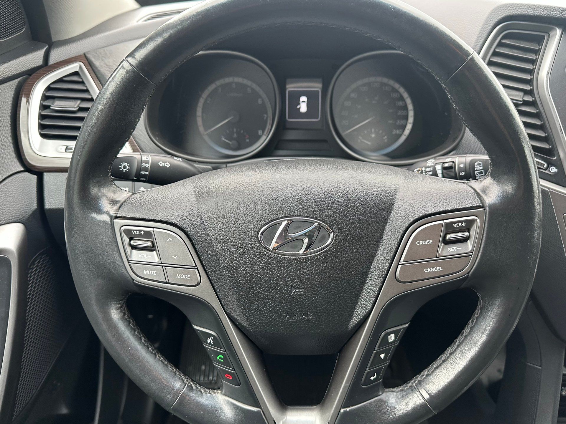 Hyundai Santa Fe XL 2017 - Image 19