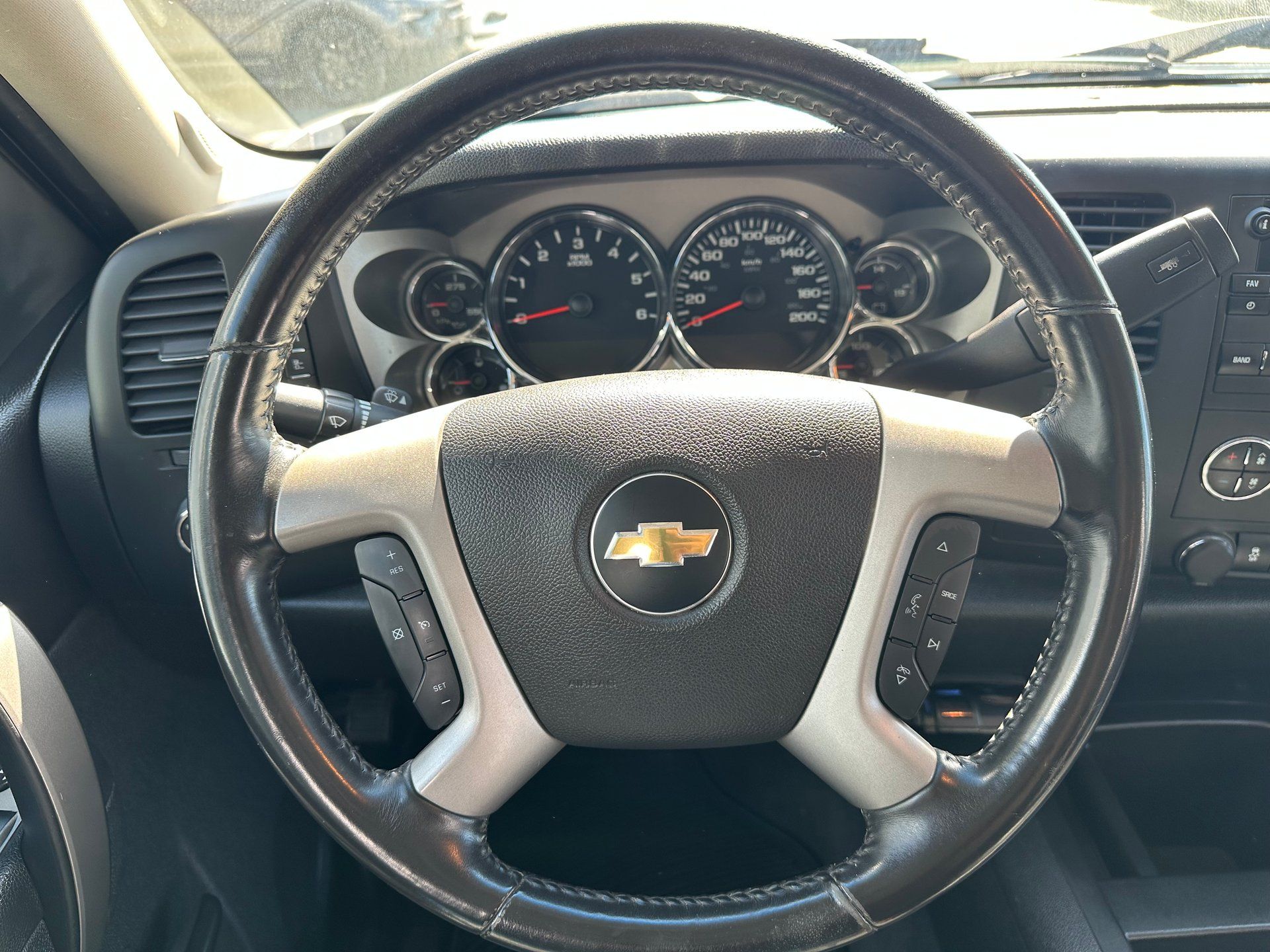 Chevrolet Silverado 1500 2013 - Image 18