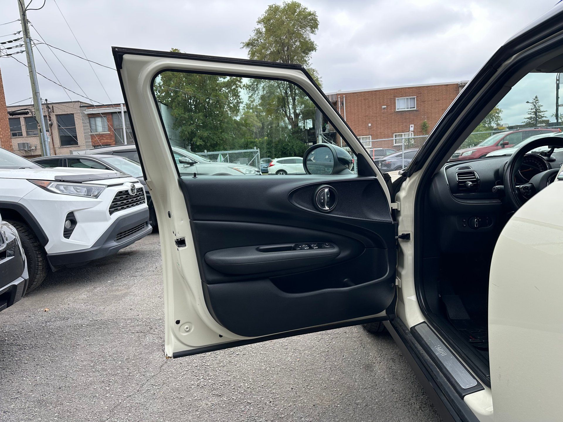 MINI Clubman 2018 - Image 16