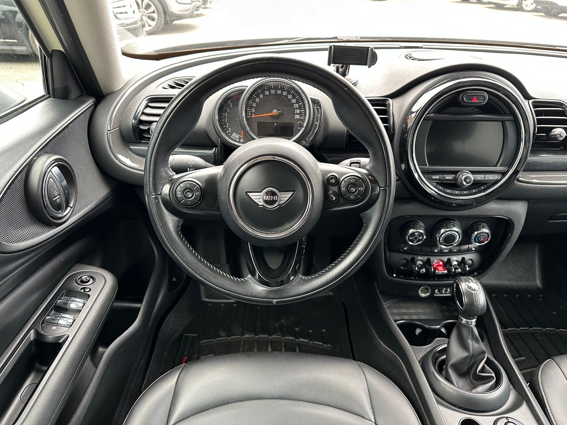MINI Clubman 2018 - Image 17
