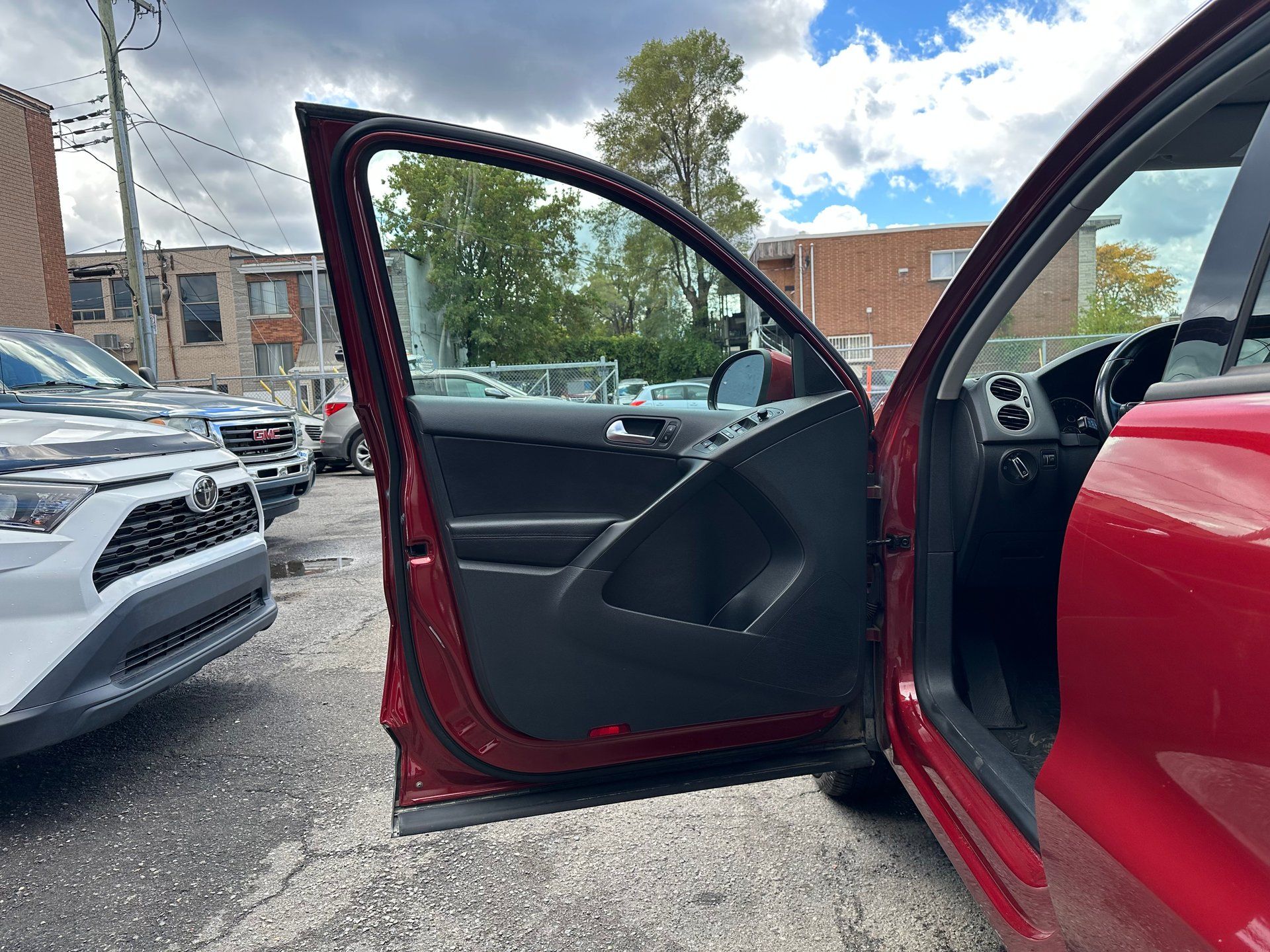 Volkswagen Tiguan 2011 - Image 16