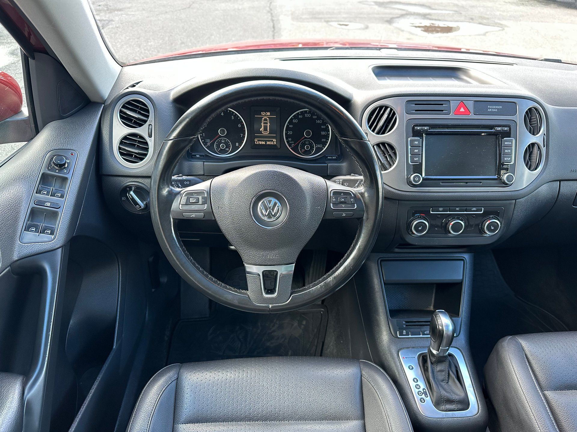 Volkswagen Tiguan 2011 - Image 17
