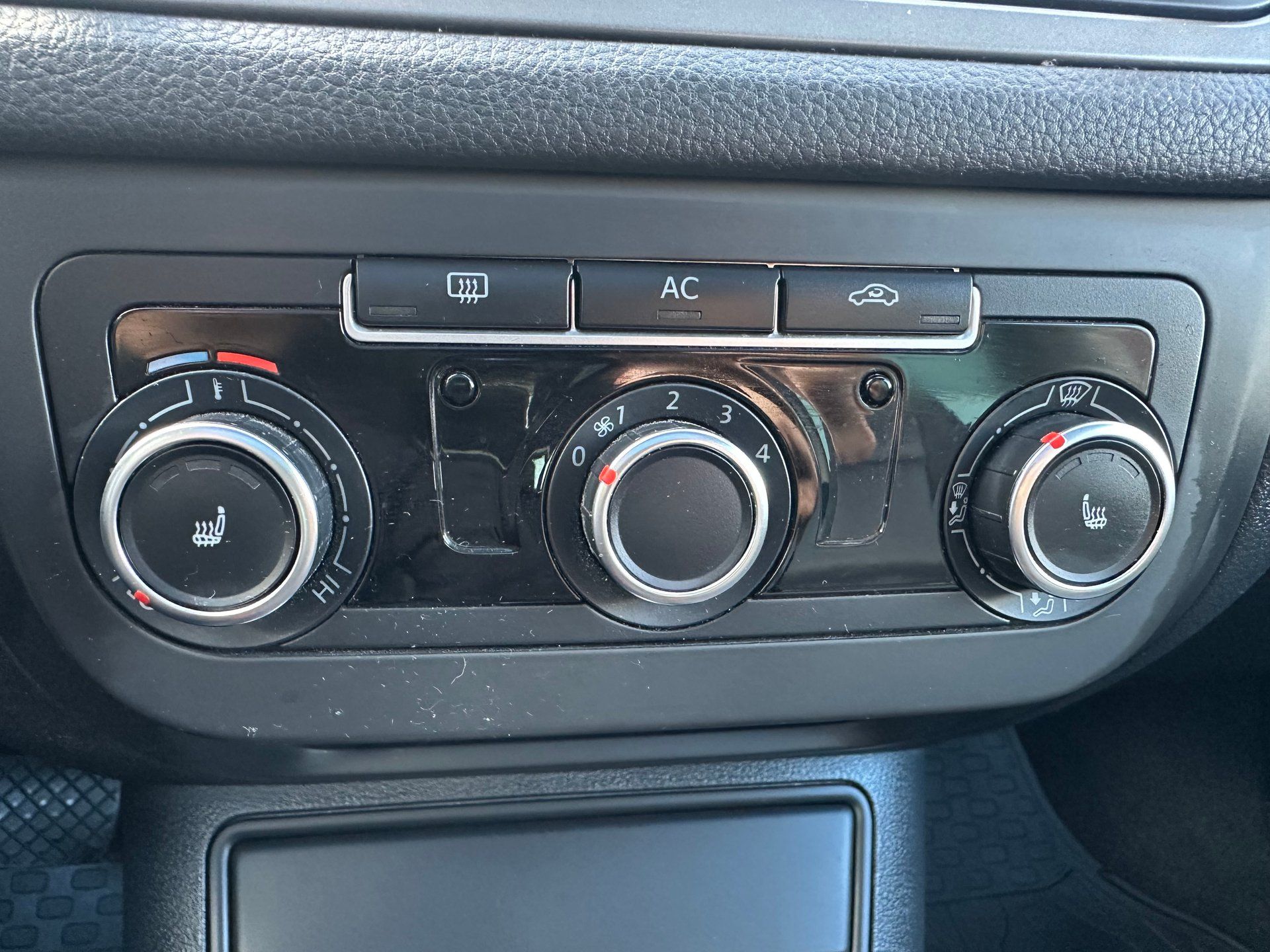 Volkswagen Tiguan 2011 - Image 19