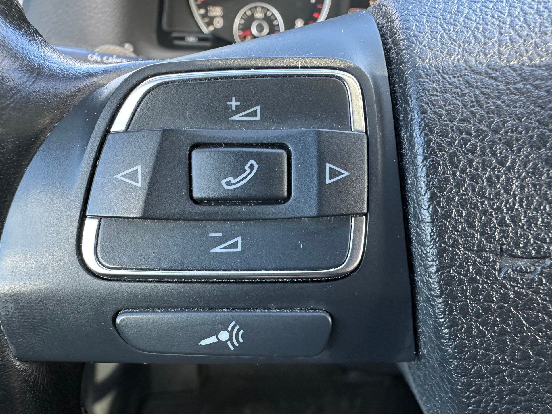 Volkswagen Tiguan 2011 - Image 22