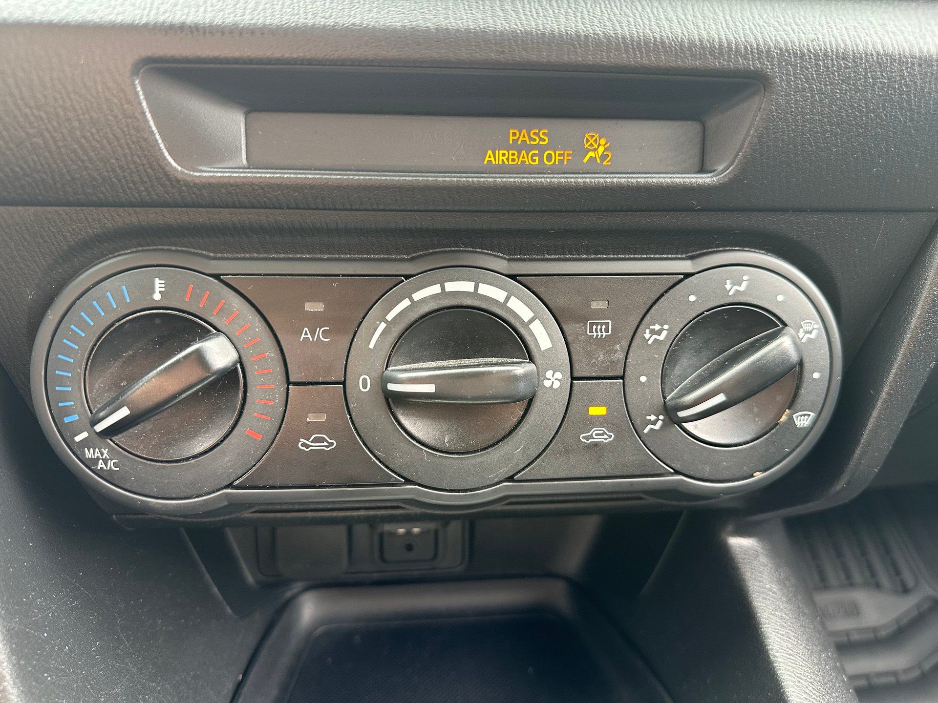 Mazda Mazda3 2017 - Thumbnail 19