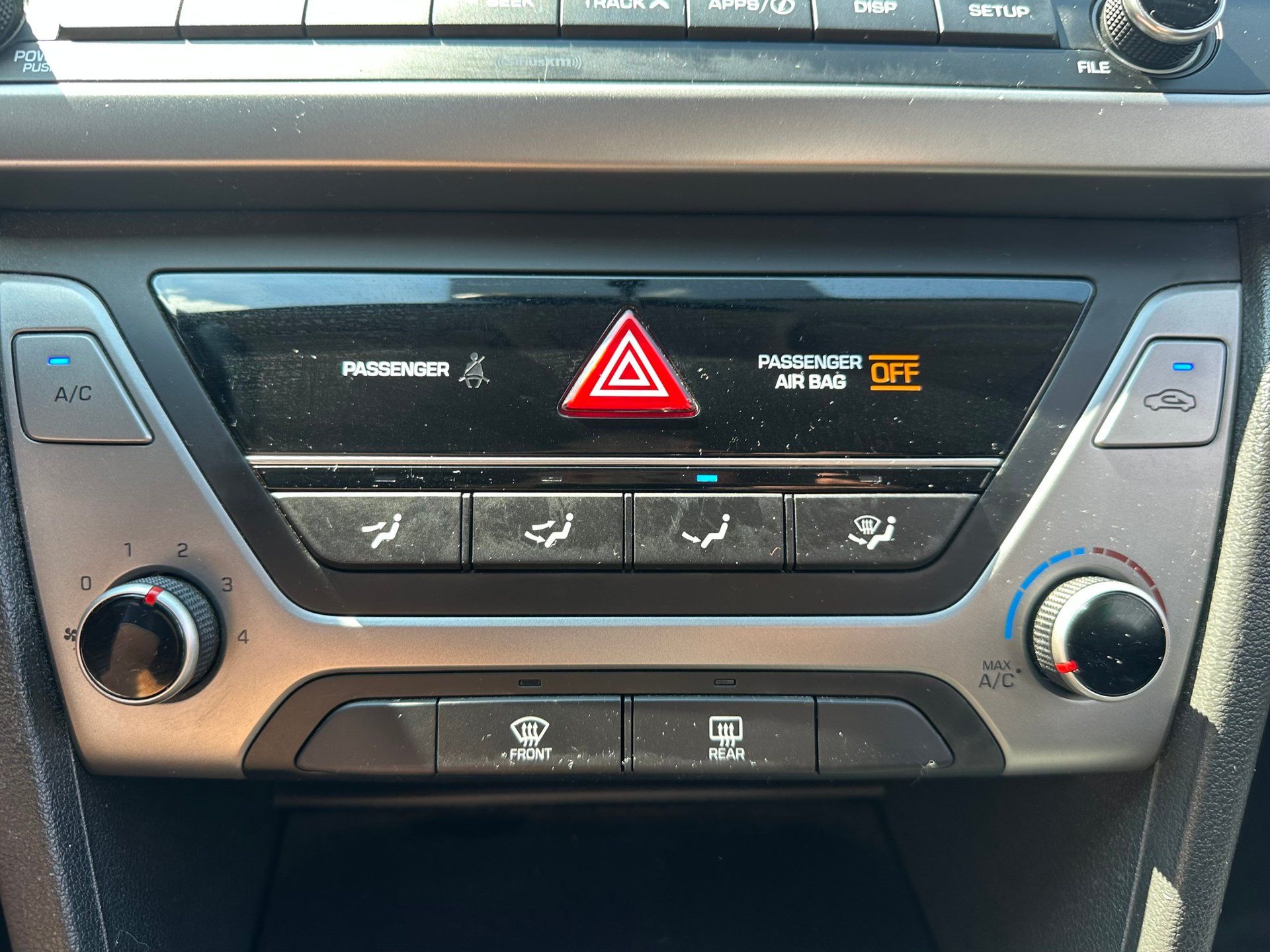 Hyundai Elantra 2018 - Thumbnail 19