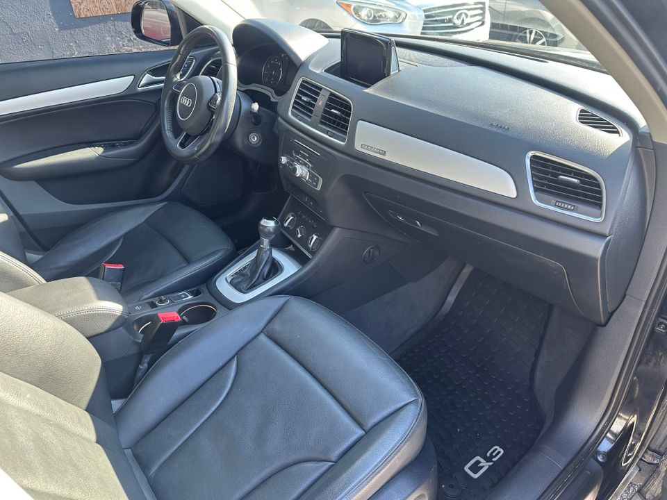 Audi Q3 2018 - Image 13