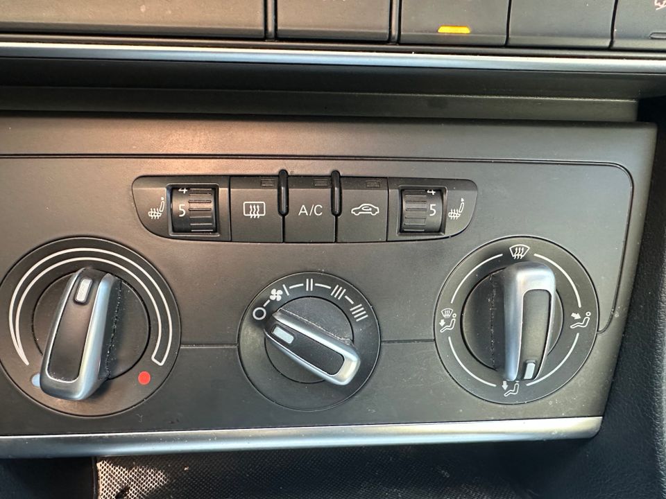 Audi Q3 2018 - Image 18