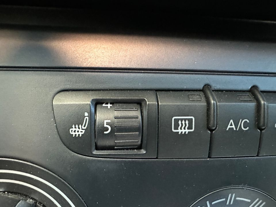 Audi Q3 2018 - Image 19