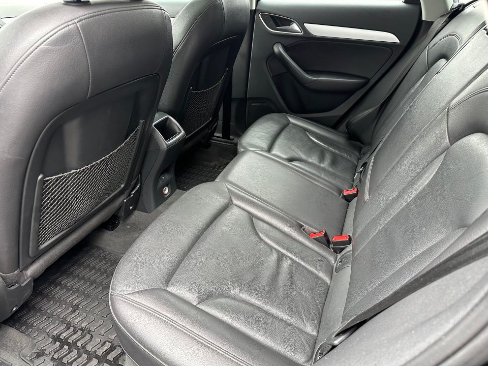 Audi Q3 2018 - Image 12