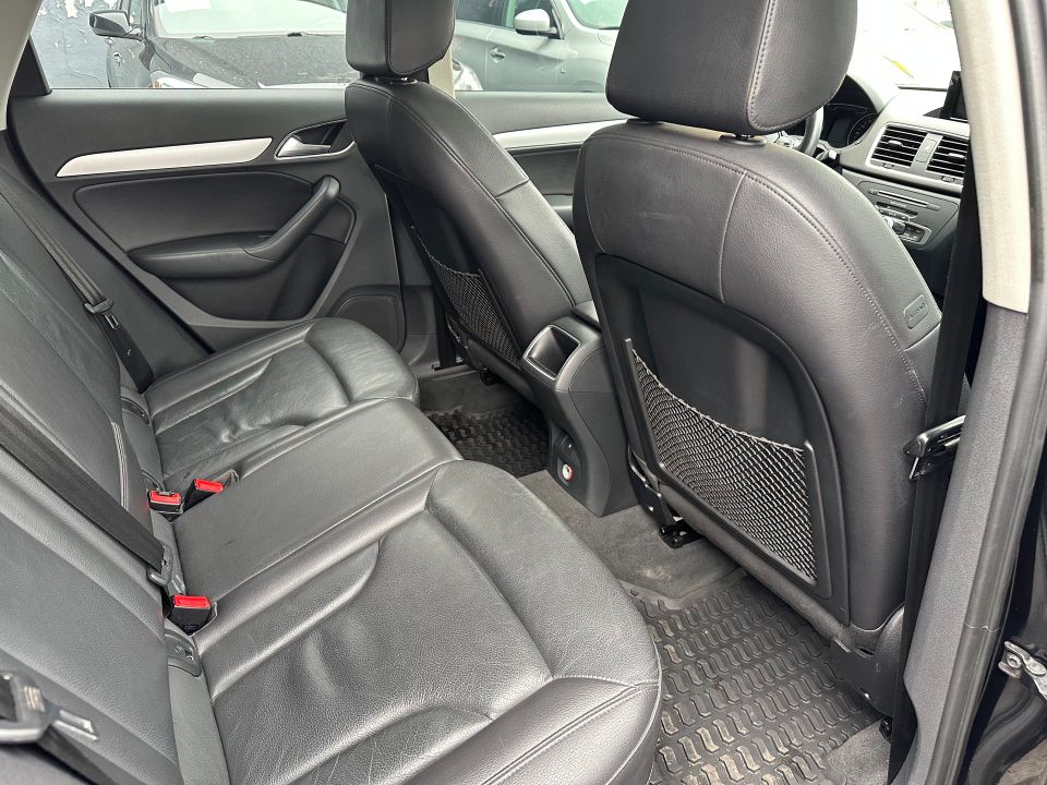 Audi Q3 2018 - Image 13
