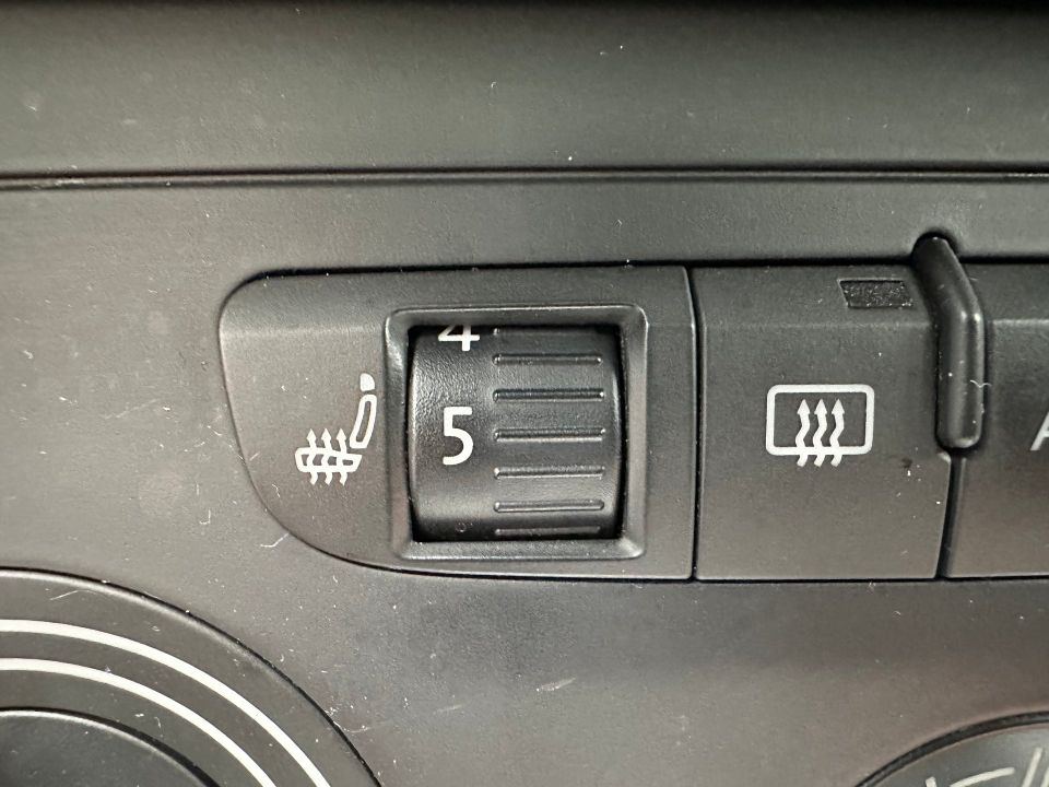 Audi Q3 2018 - Image 20